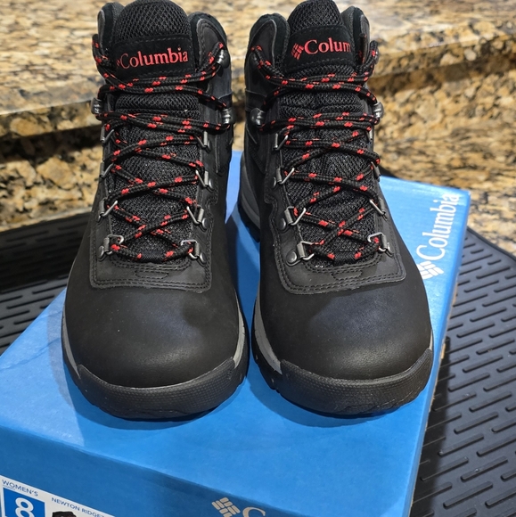 Columbia Women's Booots - Picture 2 of 5